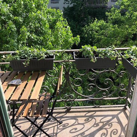 Casa Alberto Da Giussano, Elegante Bilocale In Centro Con Balcone Sul Parco Milan Luaran gambar