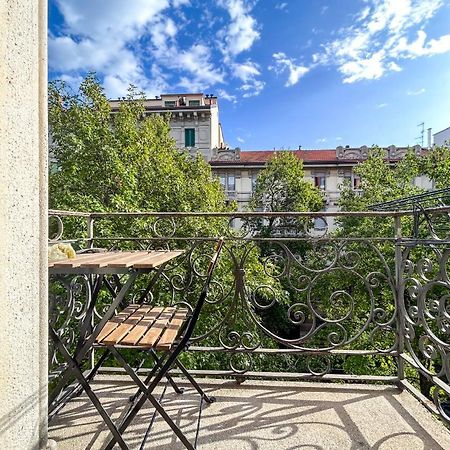 Casa Alberto Da Giussano, Elegante Bilocale In Centro Con Balcone Sul Parco Milan Luaran gambar