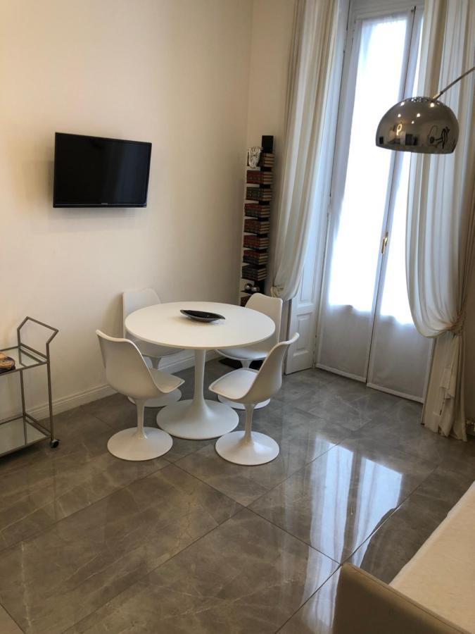 Casa Alberto Da Giussano, Elegante Bilocale In Centro Con Balcone Sul Parco Milan Luaran gambar