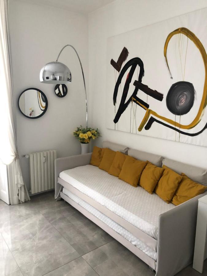 Casa Alberto Da Giussano, Elegante Bilocale In Centro Con Balcone Sul Parco Milan Luaran gambar