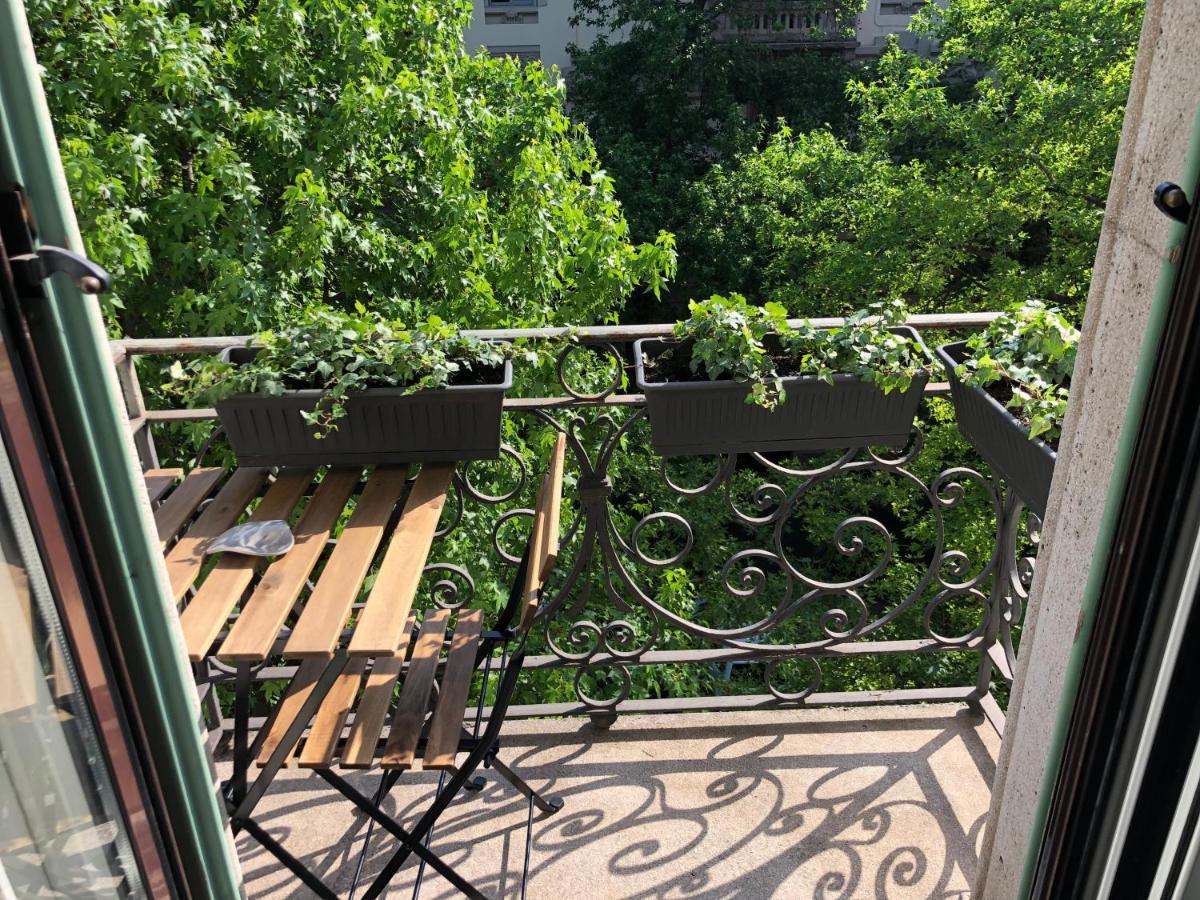 Casa Alberto Da Giussano, Elegante Bilocale In Centro Con Balcone Sul Parco Milan Luaran gambar